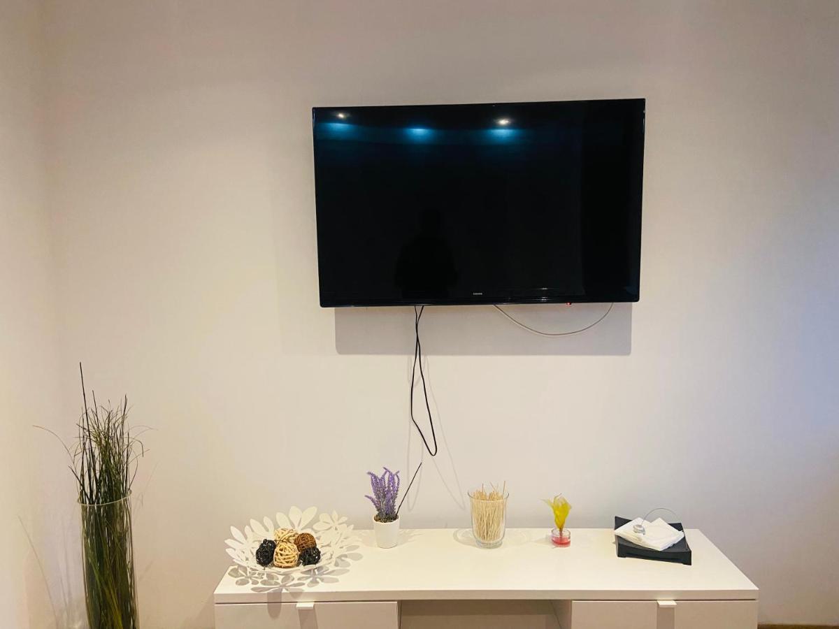 White Apartment Krakow Bagian luar foto